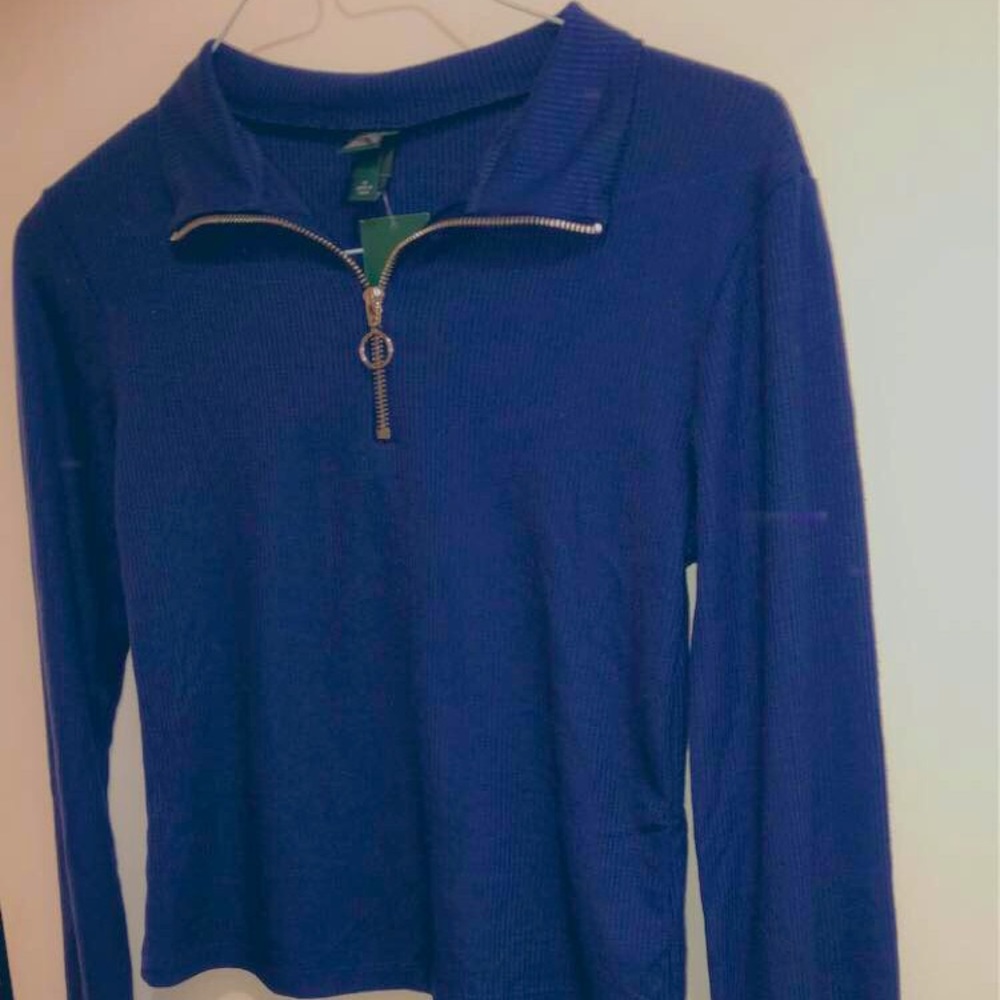 Brand New Zipper Top